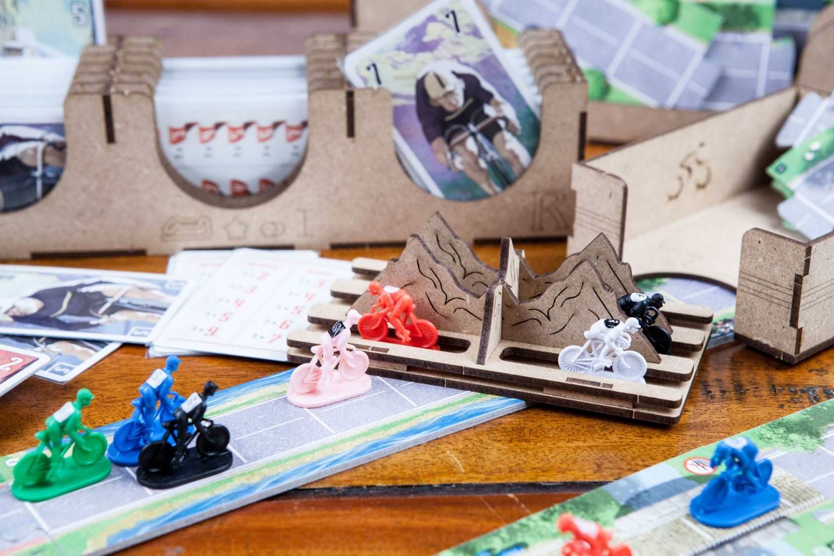 The Dicetroyers - Flamme Rouge (Base Game or with Peloton Expansion) (Italy Import)