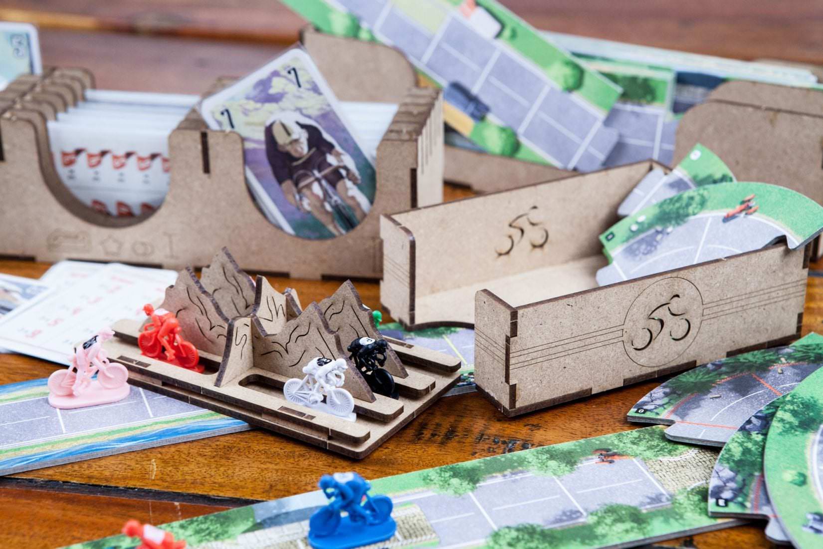 The Dicetroyers - Flamme Rouge (Base Game or with Peloton Expansion) (Italy Import)