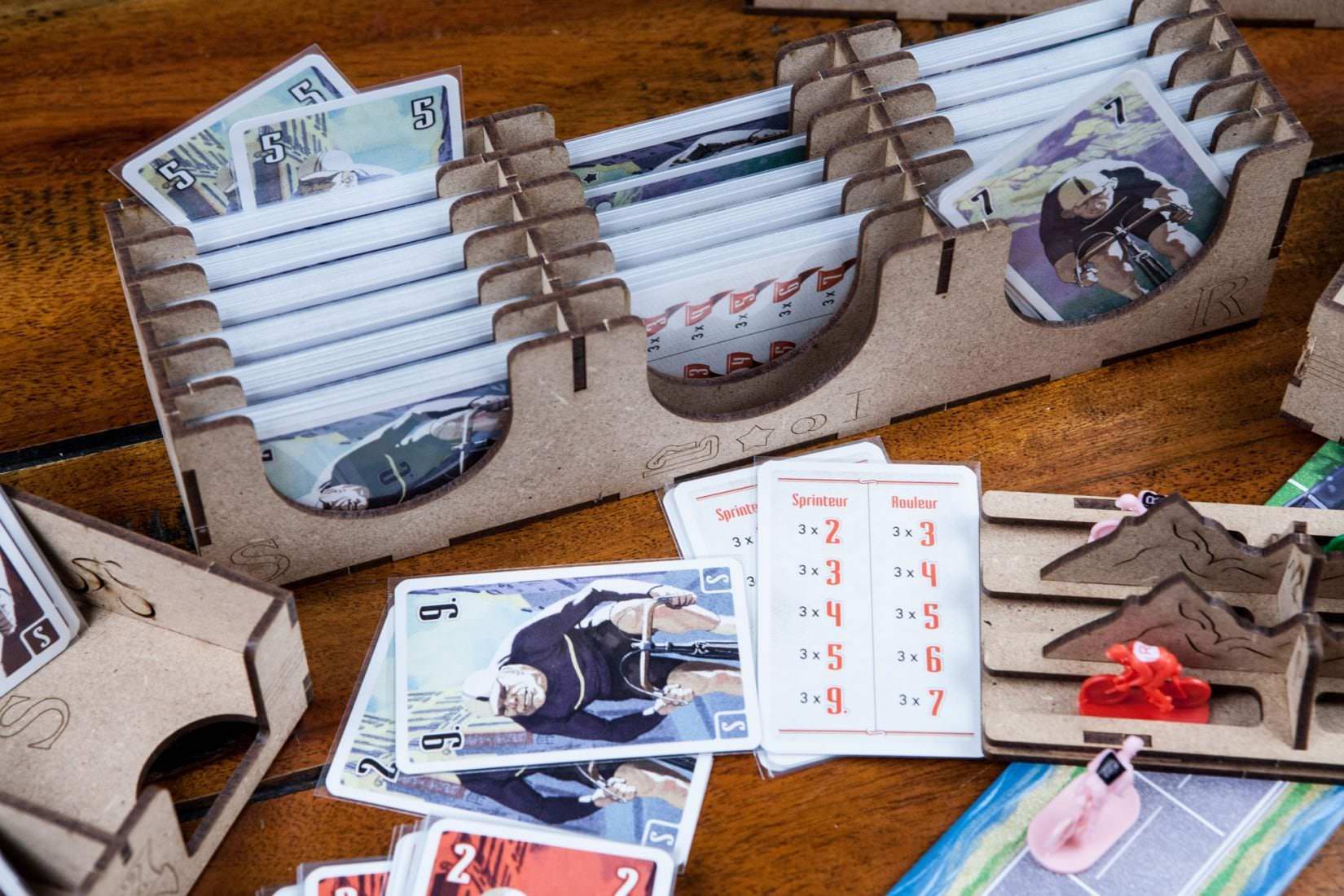 The Dicetroyers - Flamme Rouge (Base Game or with Peloton Expansion) (Italy Import)