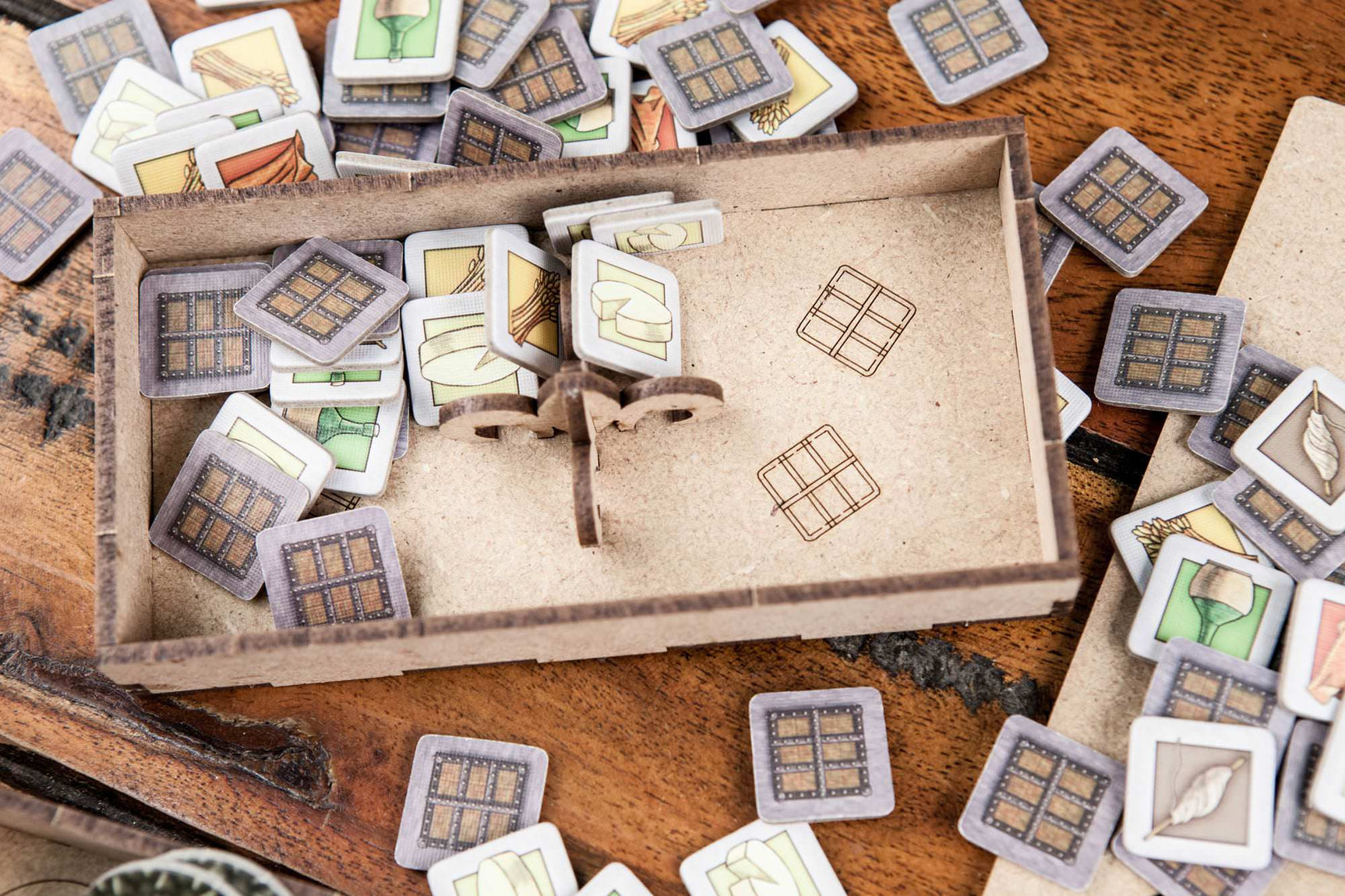 The Dicetroyers - Orléans (Base Game or with Trade and Intrigue Expansion; 5th Player) (Italy Import)