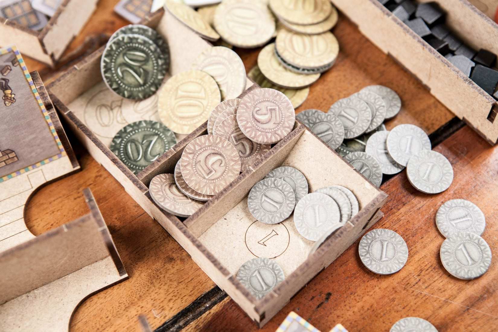 The Dicetroyers - Orléans (Base Game or with Trade and Intrigue Expansion; 5th Player) (Italy Import)