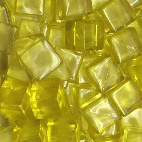 8mm Plastic Cubes: Set of 20 (Yellow)