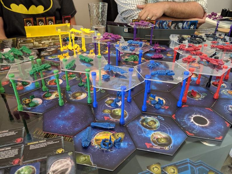 Hero Creations - Fleet Stands 3 Pack (Yellow)